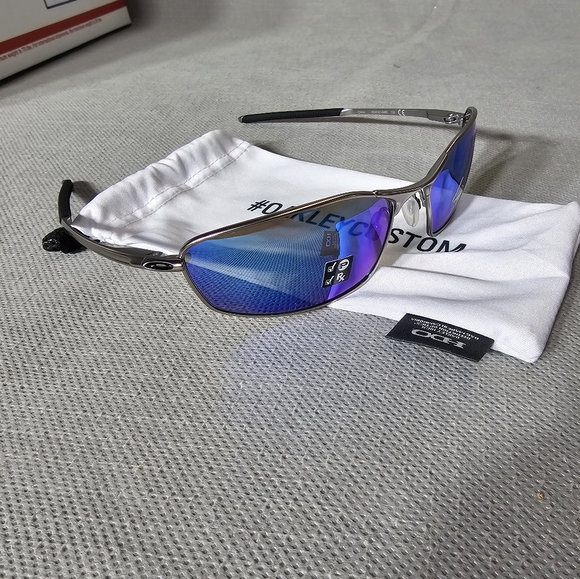 Oakley Whisker - Satin Chrome/Prizm Polarized Fit: Narrow - Size: L (134mm) - Picture 8 of 8